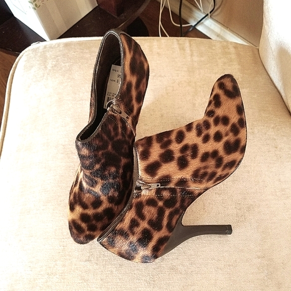 Authentic Isola heels leopard hair NWOT 9 1/2 - Picture 2 of 6
